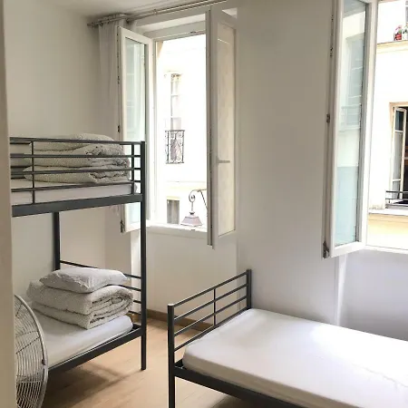 Apartment Pont Neuf A Paris